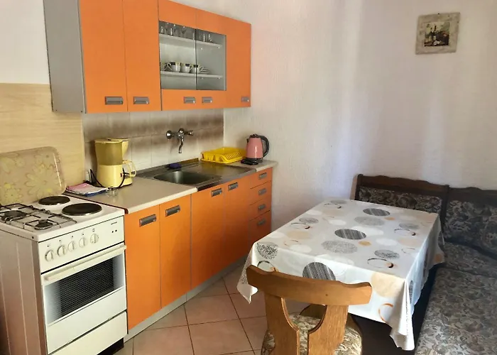 Kate Apartman *